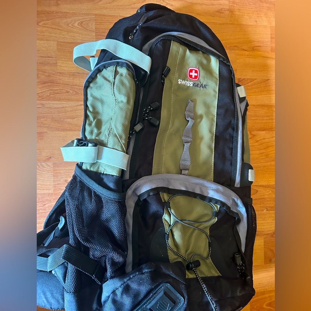 Swiss Gear no noticeable wear sturdy backpack.